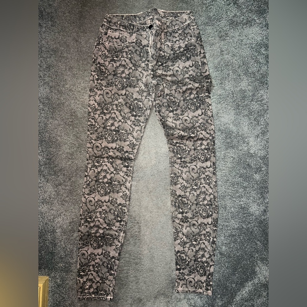 Lace (black and tan)